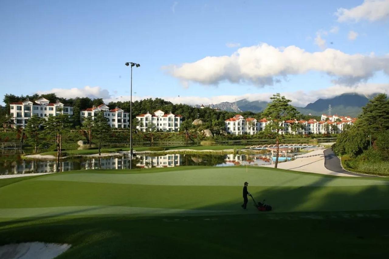 Pineridge Hotel Sokcho Buitenkant foto