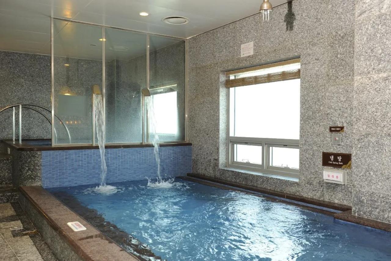 Pineridge Hotel Sokcho Buitenkant foto