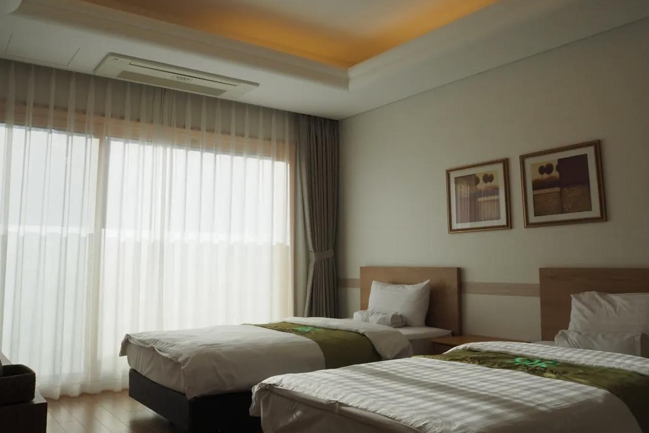 Pineridge Hotel Sokcho Buitenkant foto