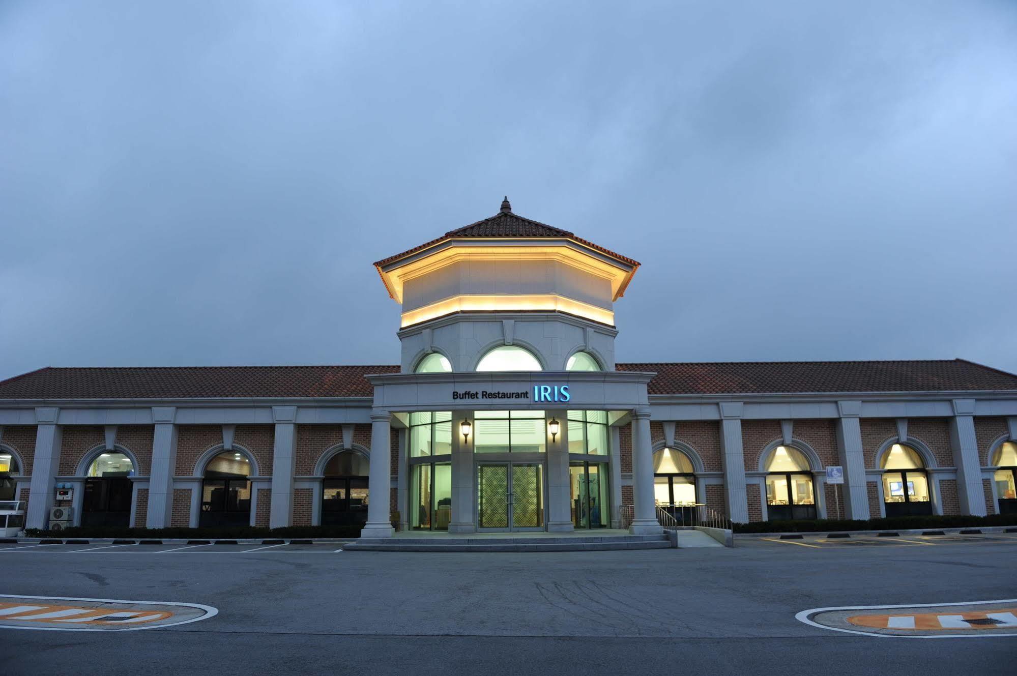 Pineridge Hotel Sokcho Buitenkant foto
