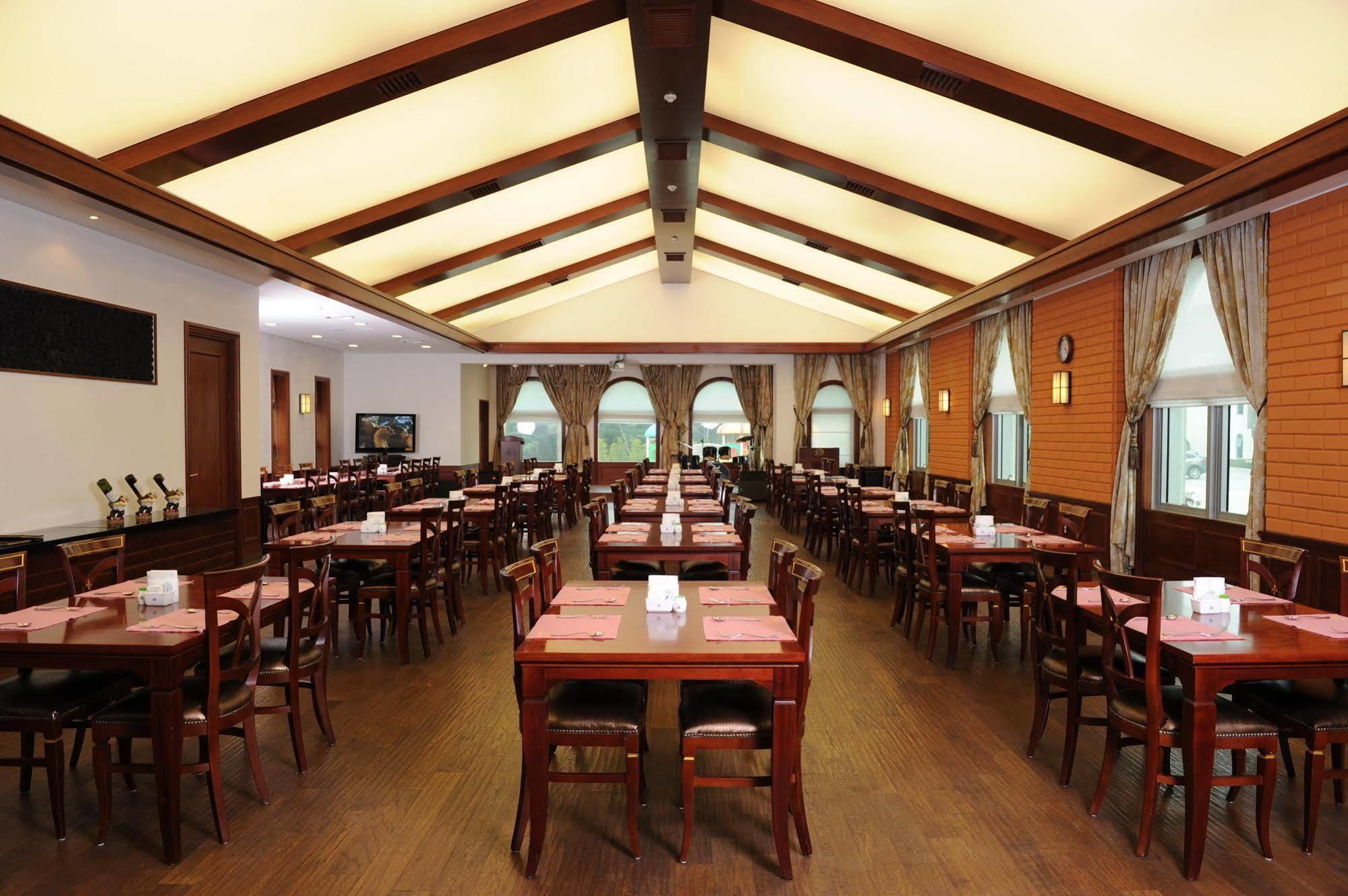 Pineridge Hotel Sokcho Buitenkant foto