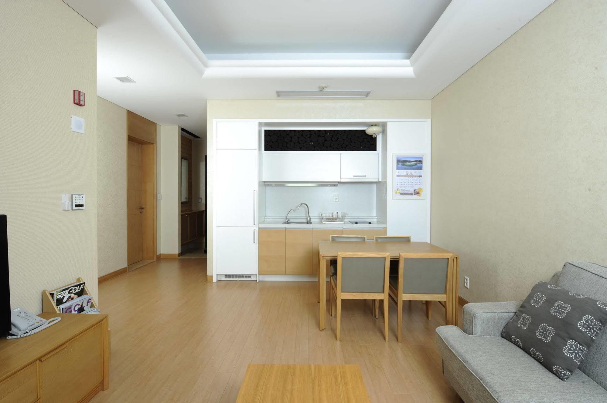 Pineridge Hotel Sokcho Buitenkant foto