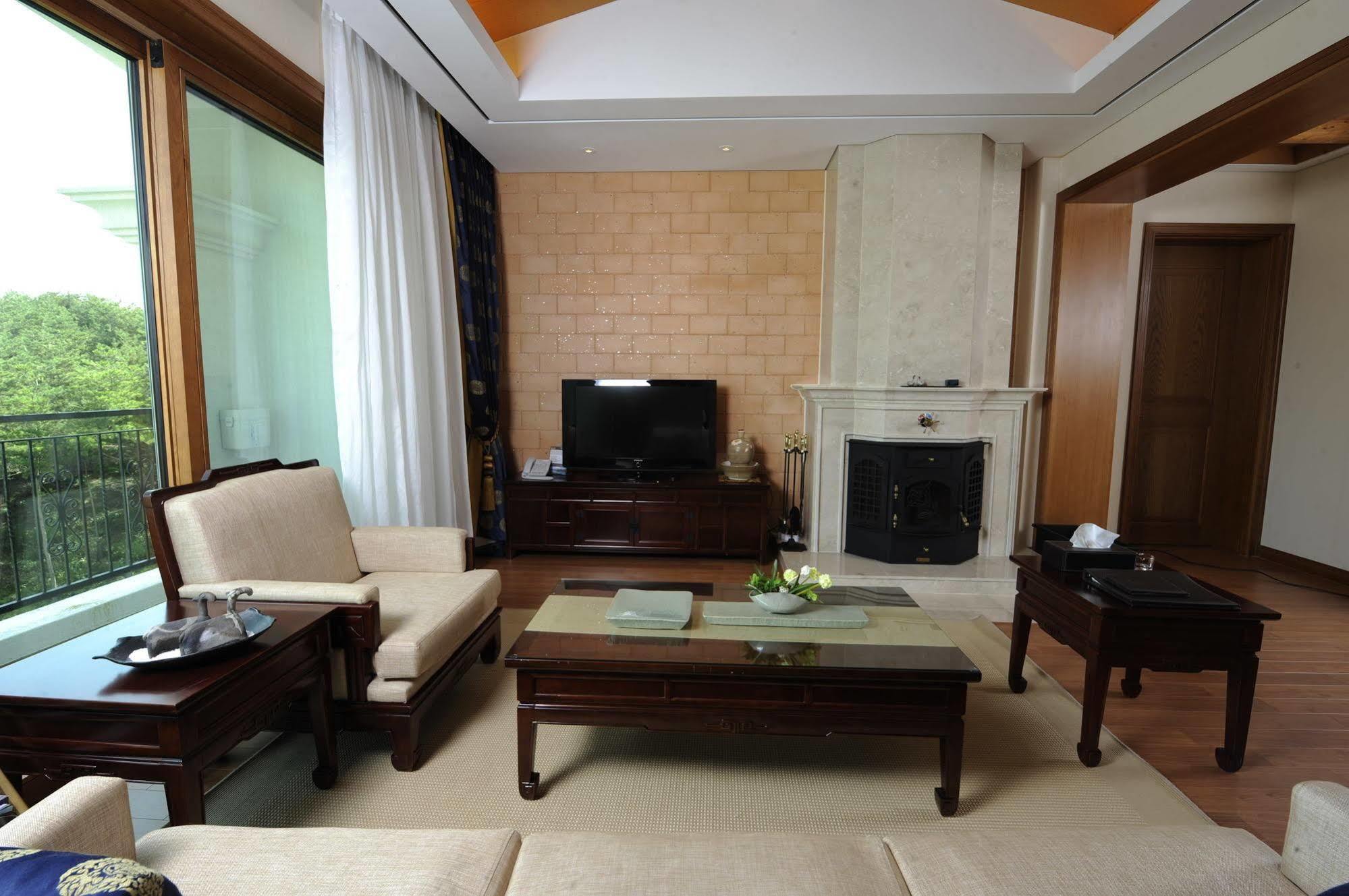Pineridge Hotel Sokcho Buitenkant foto