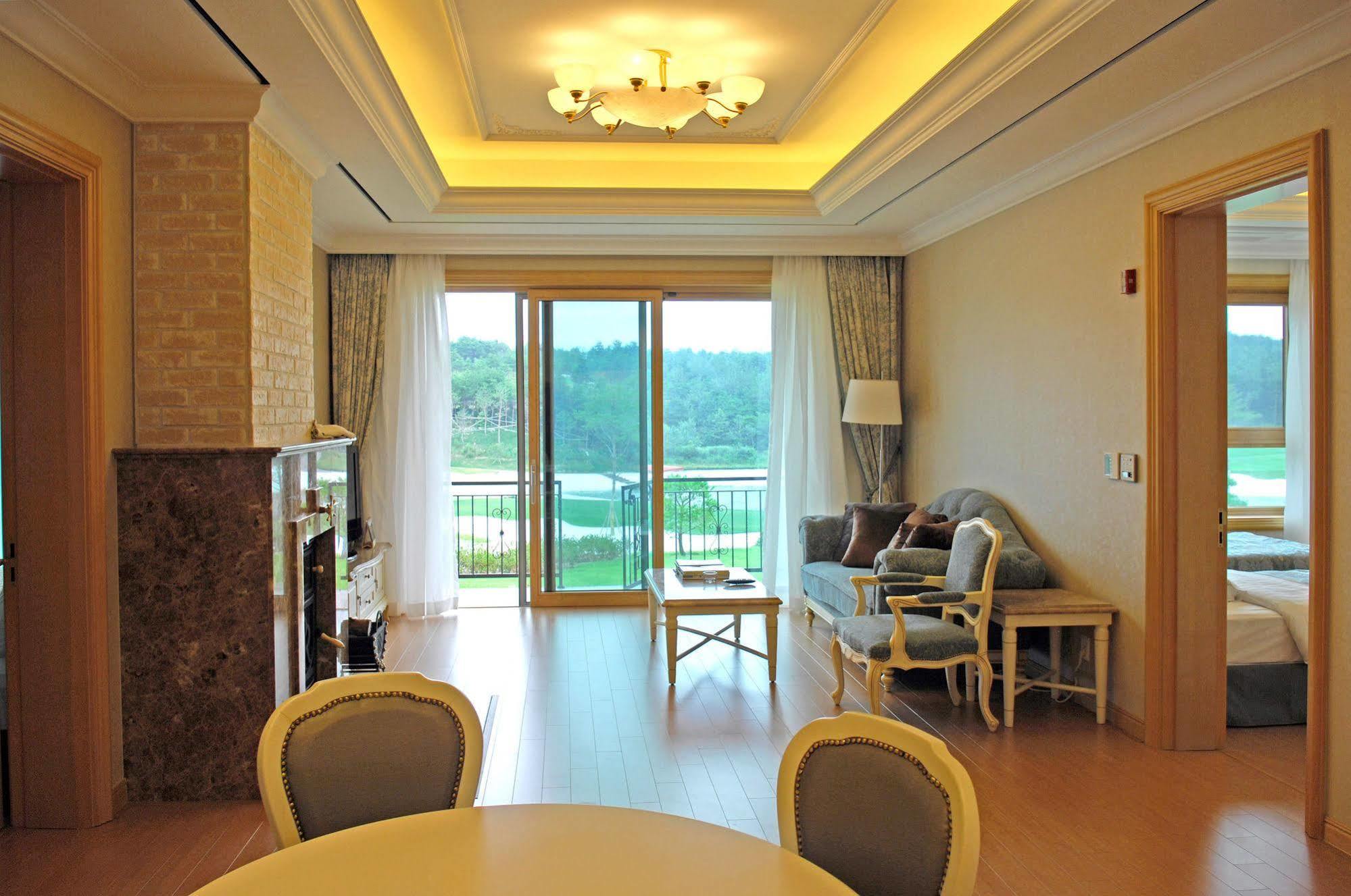 Pineridge Hotel Sokcho Buitenkant foto