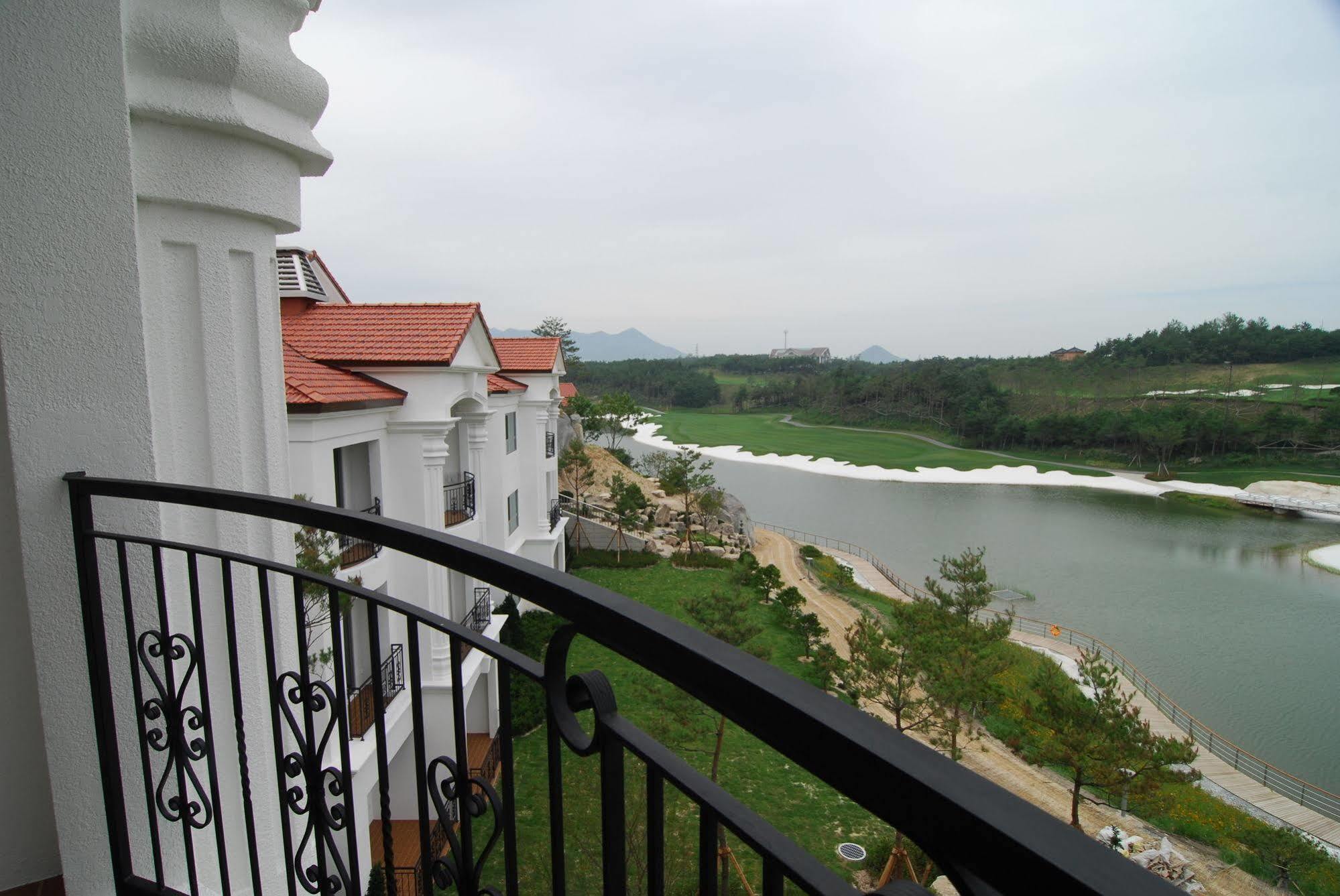 Pineridge Hotel Sokcho Buitenkant foto