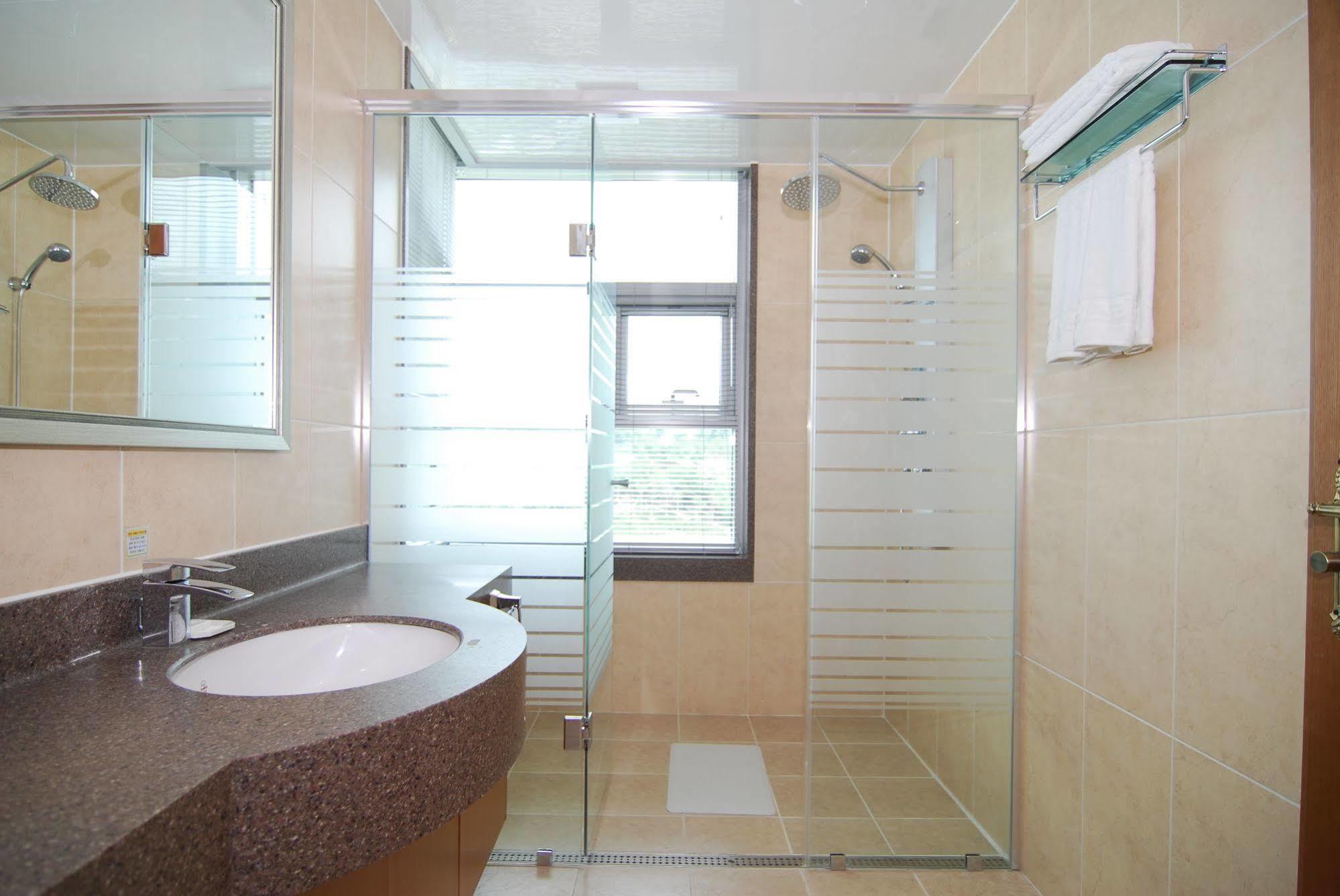 Pineridge Hotel Sokcho Buitenkant foto