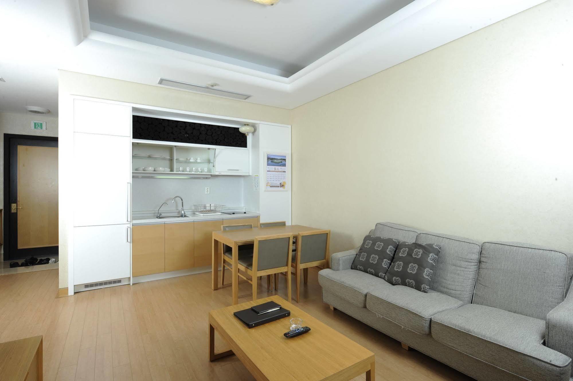 Pineridge Hotel Sokcho Buitenkant foto